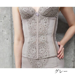 特別大sale/補正下着BLOOMLuXE.STYLE/レースアップスーツ/自然にウエストシェイプ、ヒップライン補正/グレーウエストニッパーモデル着用画像